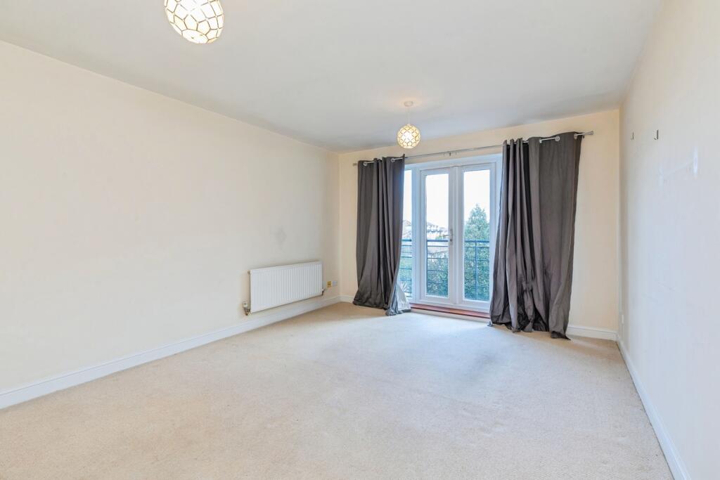 Apartment in Rochester, Kent - View 2