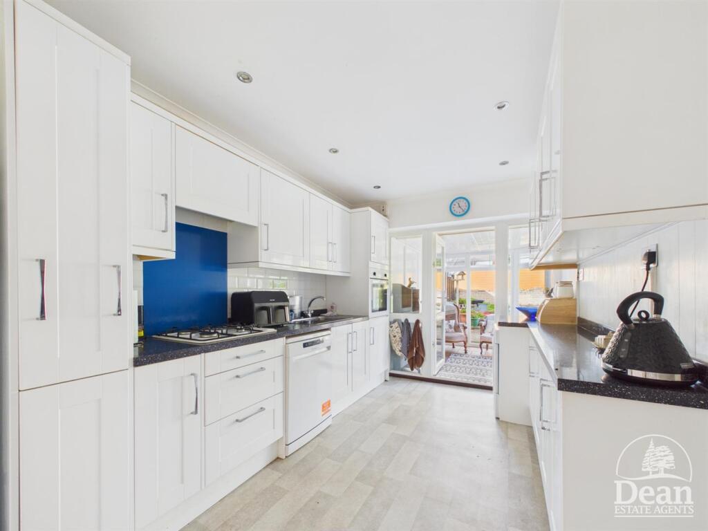 Lancaster Drive, Lydney photo 3