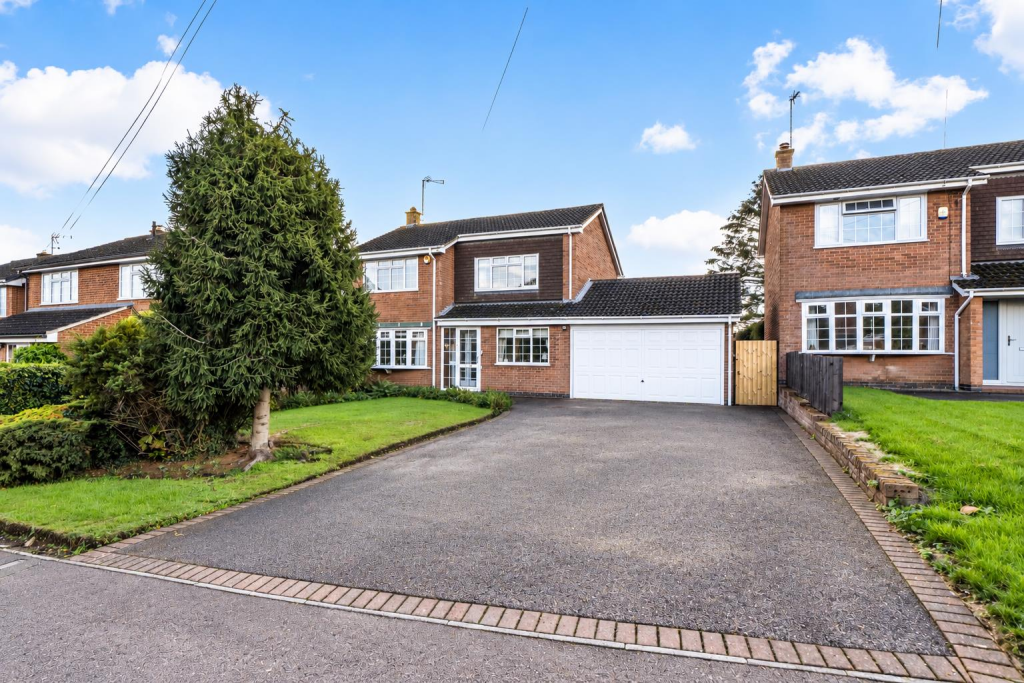 4-bed detached on Spring Close, Lutterworth, LE17, £450,000