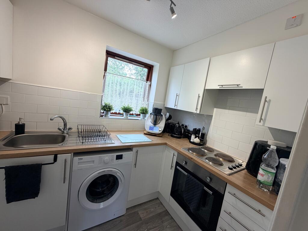 Faraday Drive, MK5 photo 5