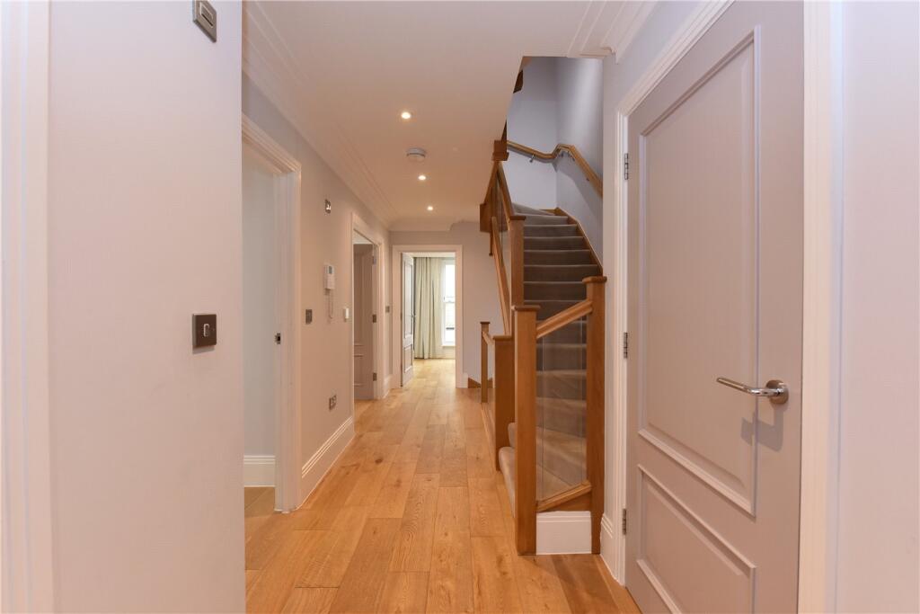 House in London - View 5
