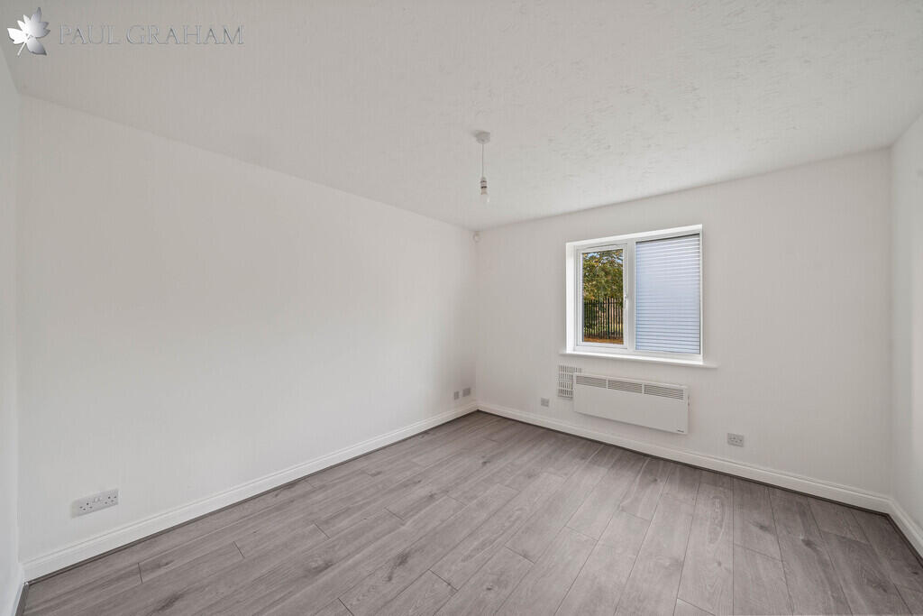 Apartment in London, Hackbridge - View 3