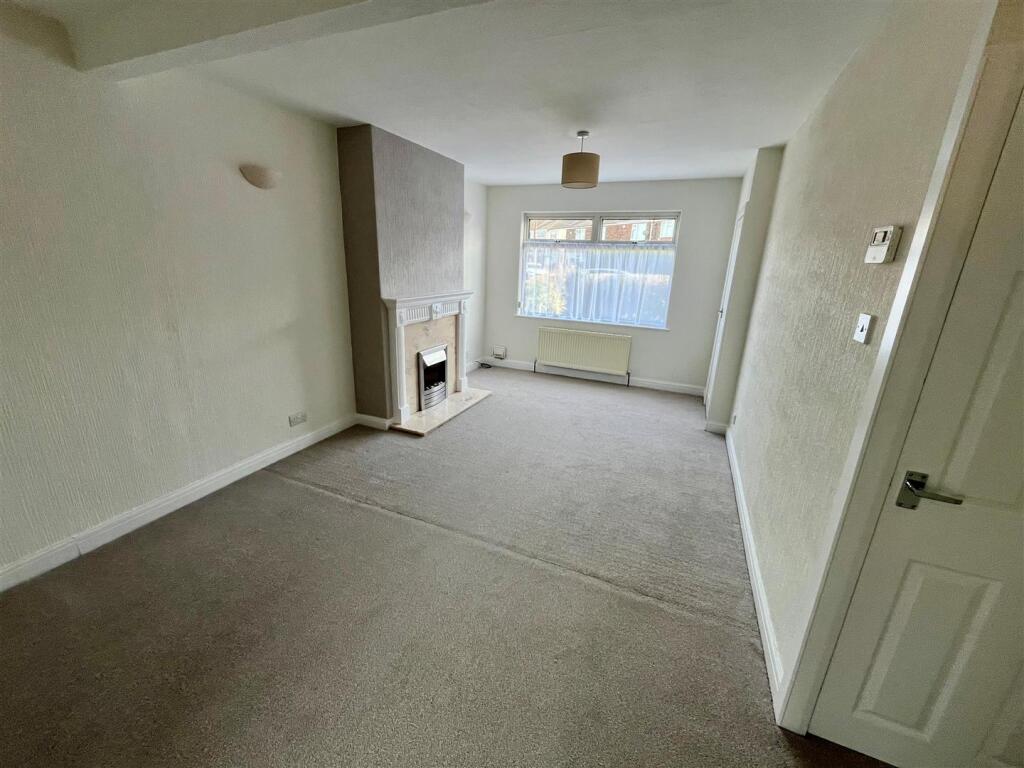House in Hull - View 4