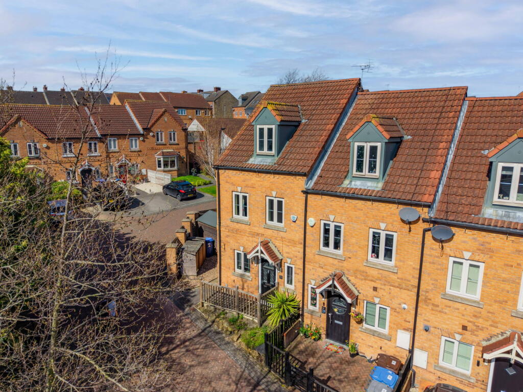 Main image of property: Belle Green Lane, Barnsley, Cudworth, S72 8LU