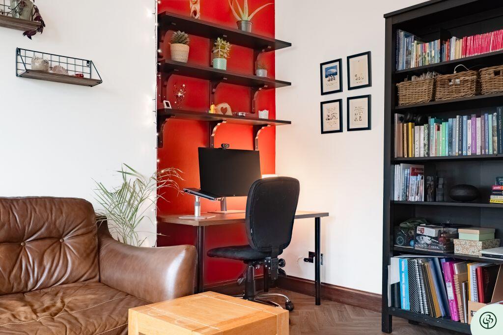 Apartment in Paisley, Renfrewshire - More