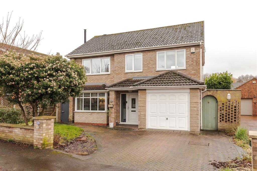 4-bed detached on Weymouth Crescent, Scunthorpe, £279,950