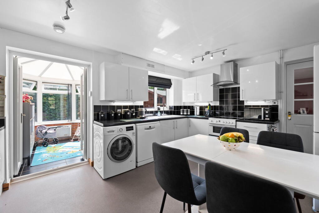 House in Stoke-on-Trent - View 4