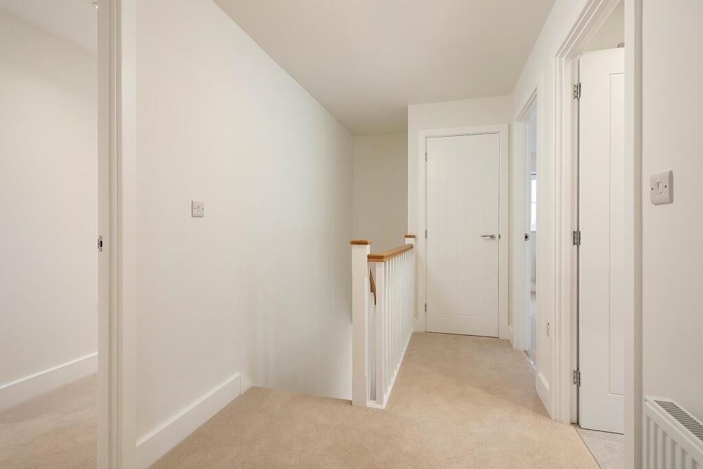 House in Northampton, Deene - More