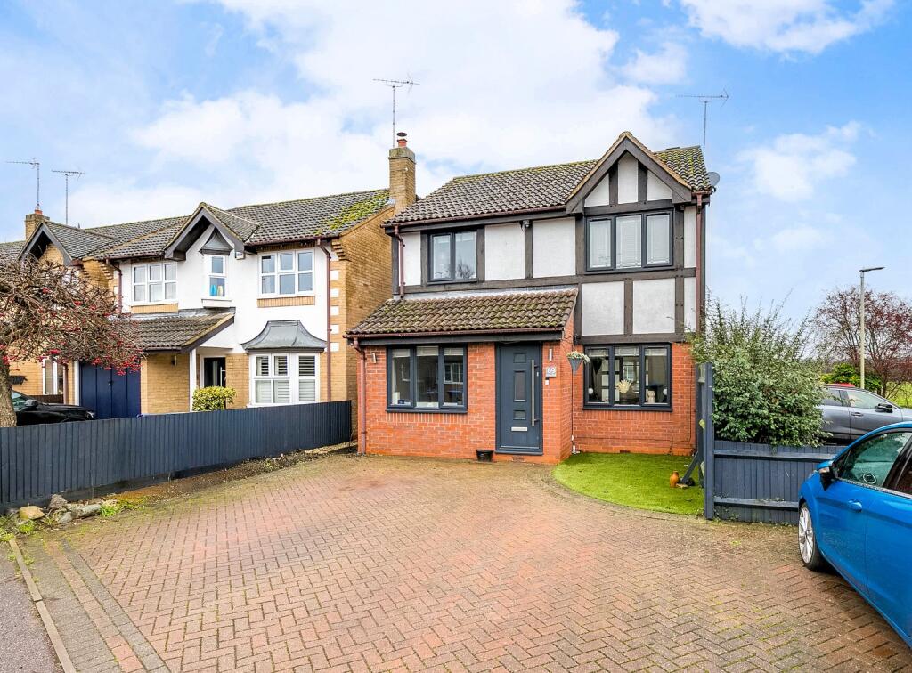 4-bed detached on Carvers Croft, Woolmer Green, Hertfordshire, SG3, £675,000