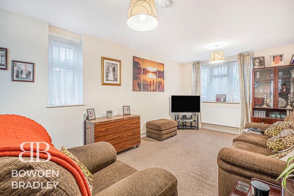 Kielder Close, Hainault, IG6 photo 2