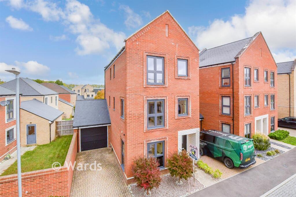 4-bed detached on Ruton Square, Kings Hill, Kent, £600,000