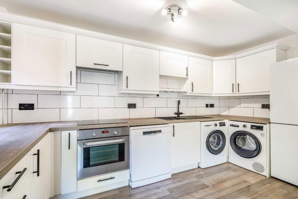 Apartment in London, Royal Borough of Kingston upon Thames - View 3