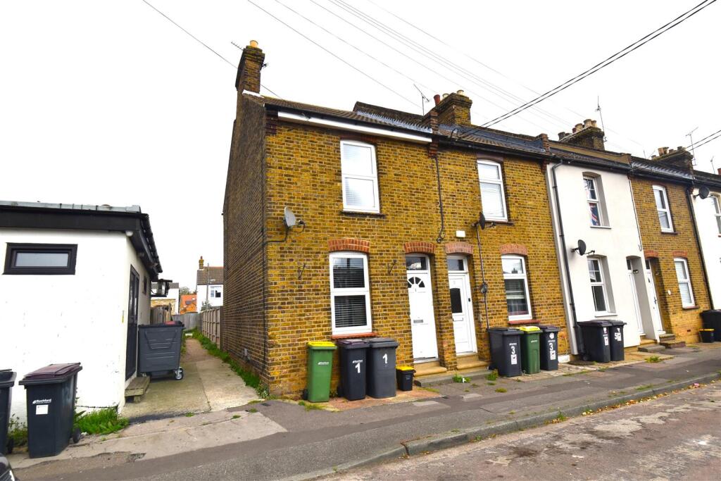 Main image of property: Queen Elizabeth Chase, Rochford