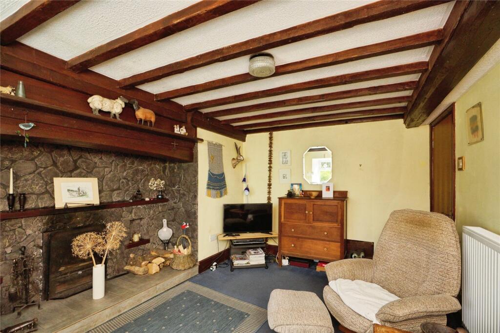 House in Y Groeslon, Llandwrog - View 2