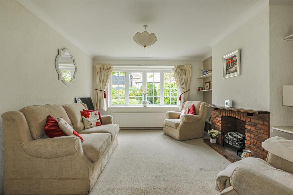 Wildwood Avenue, Bricket Wood, St. Albans photo 2