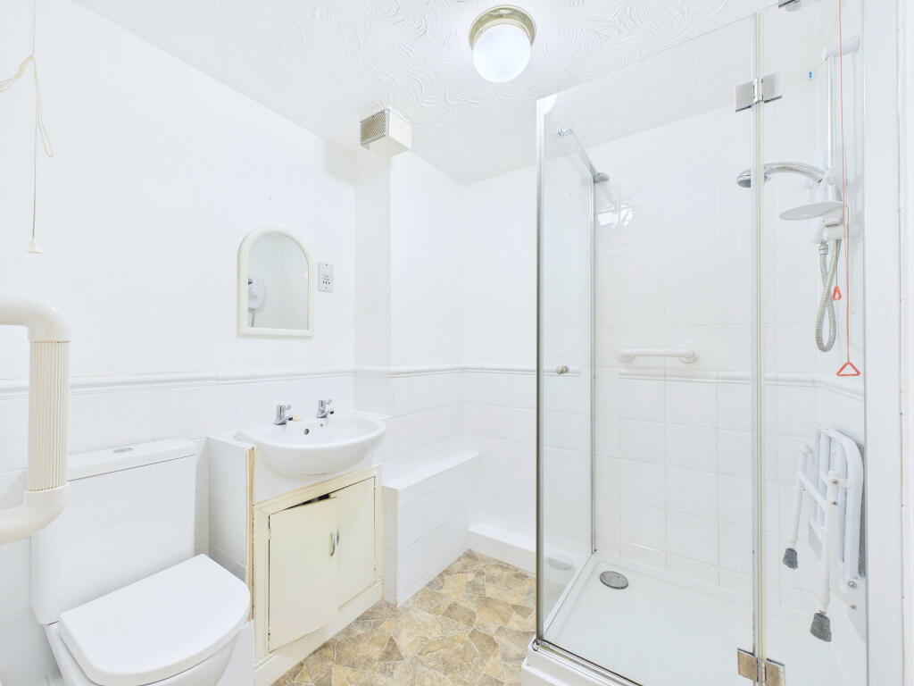 Apartment in Watford - More