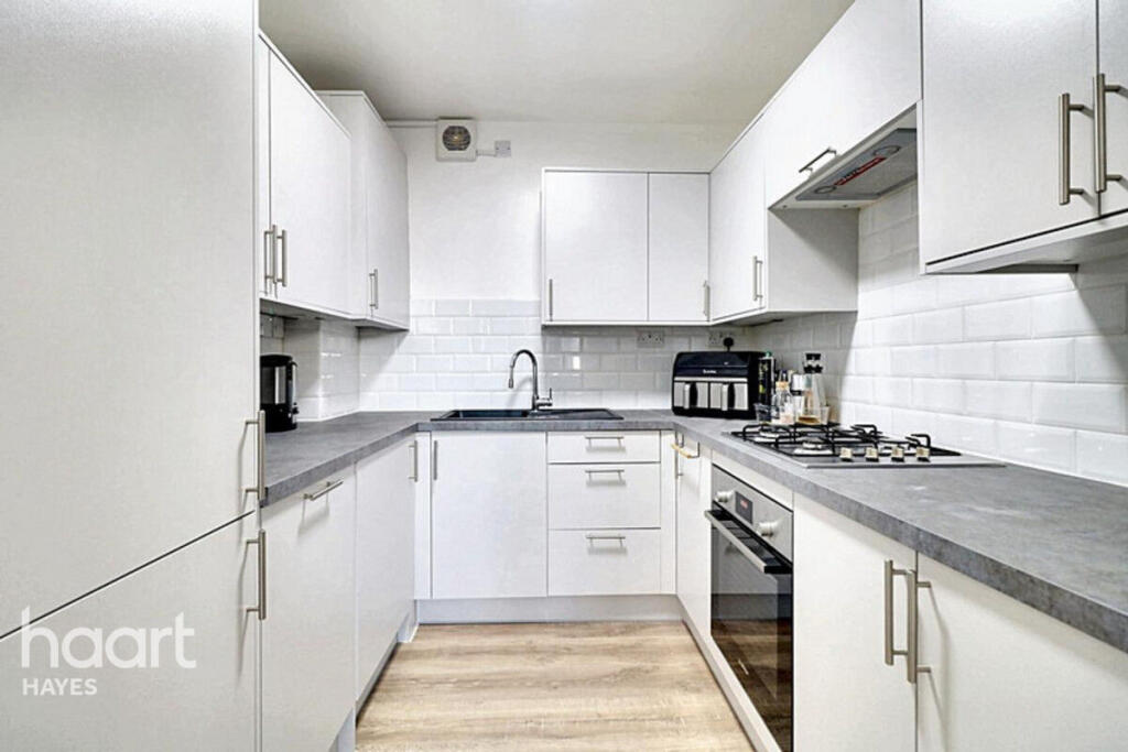 Apartment in London, Yeading - More