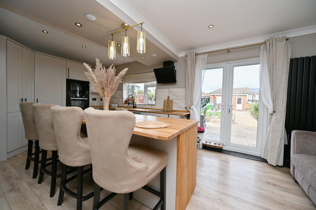 House in Rotherham, Brampton Bierlow - More