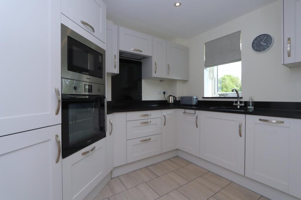 Bradford Road, Menston, LS29 photo 2