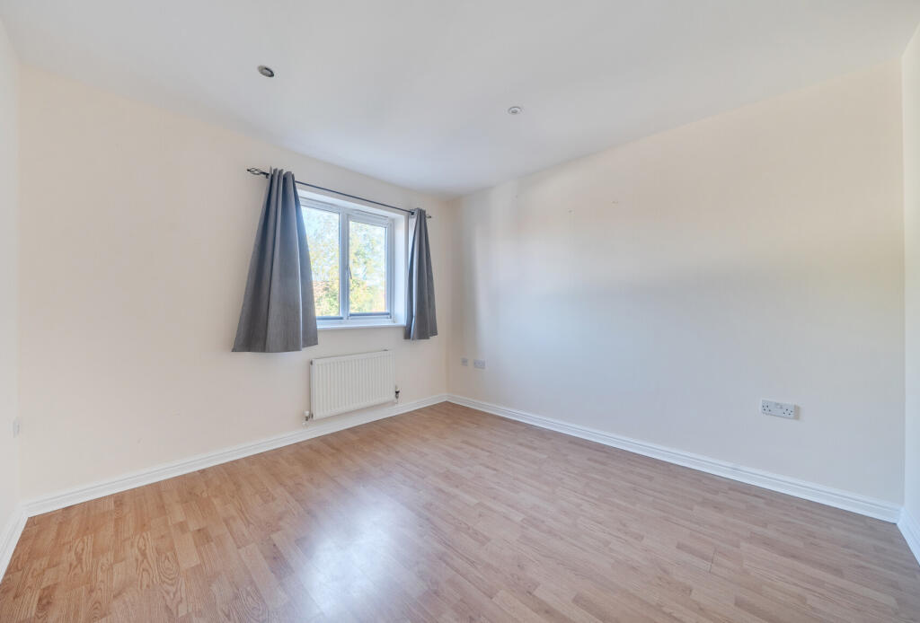 Apartment in Gloucester - View 5