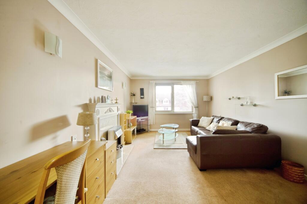 Mayfield Avenue, London, N12 photo 2