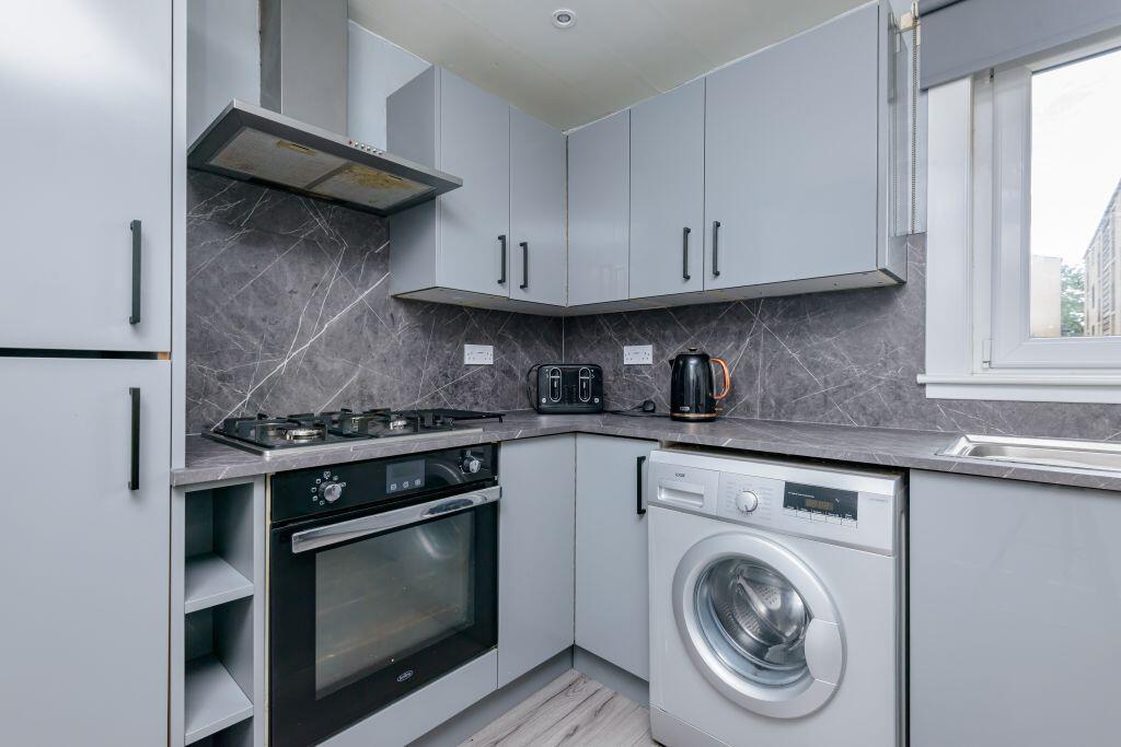 Apartment in Edinburgh, Wester Hailes - View 5