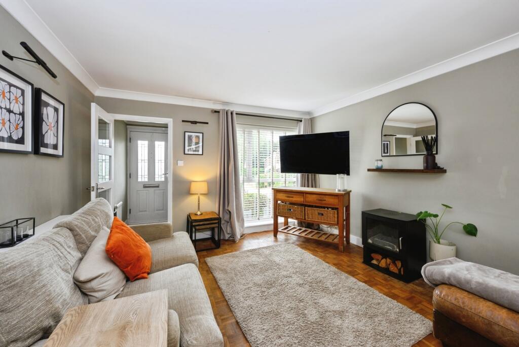 House in Tandridge, Bletchingley - View 2