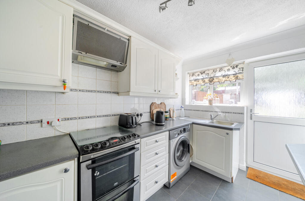 9 Arden Close photo 3