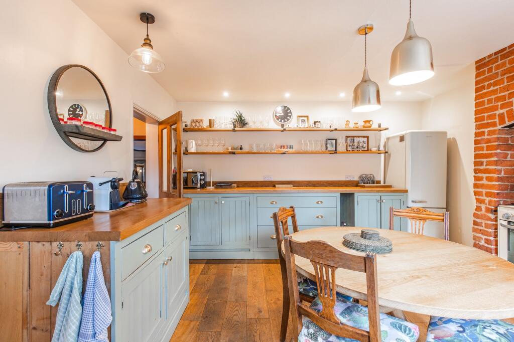 Grade II Listed Cottage in Shipdham photo 2