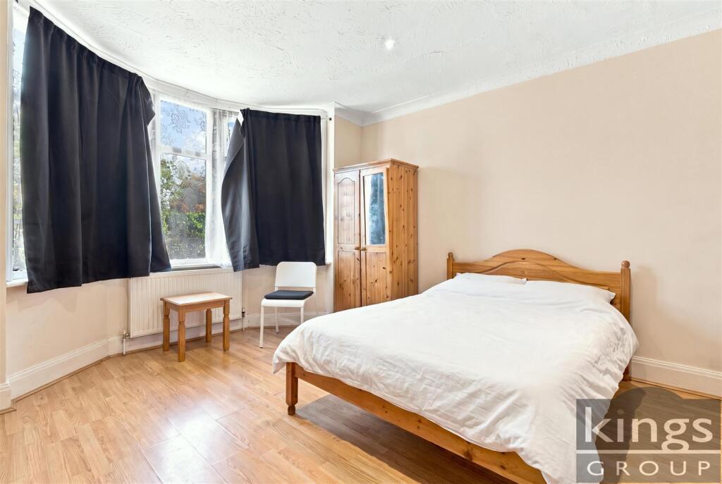 House in London, Southbury - View 3