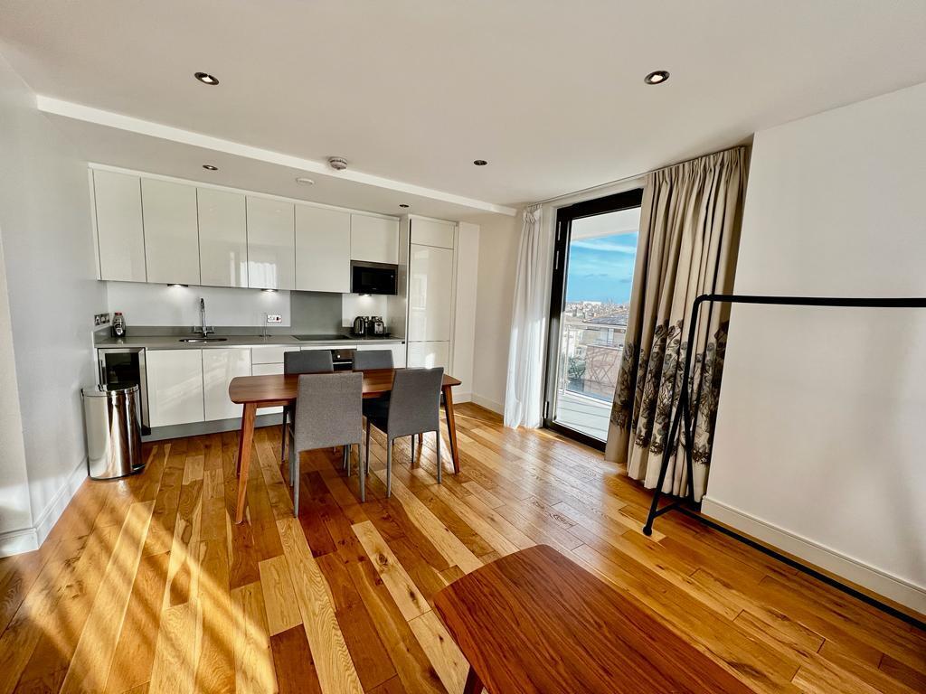 Main image of property: Gateway House, Regents Park Road, N3 2LN