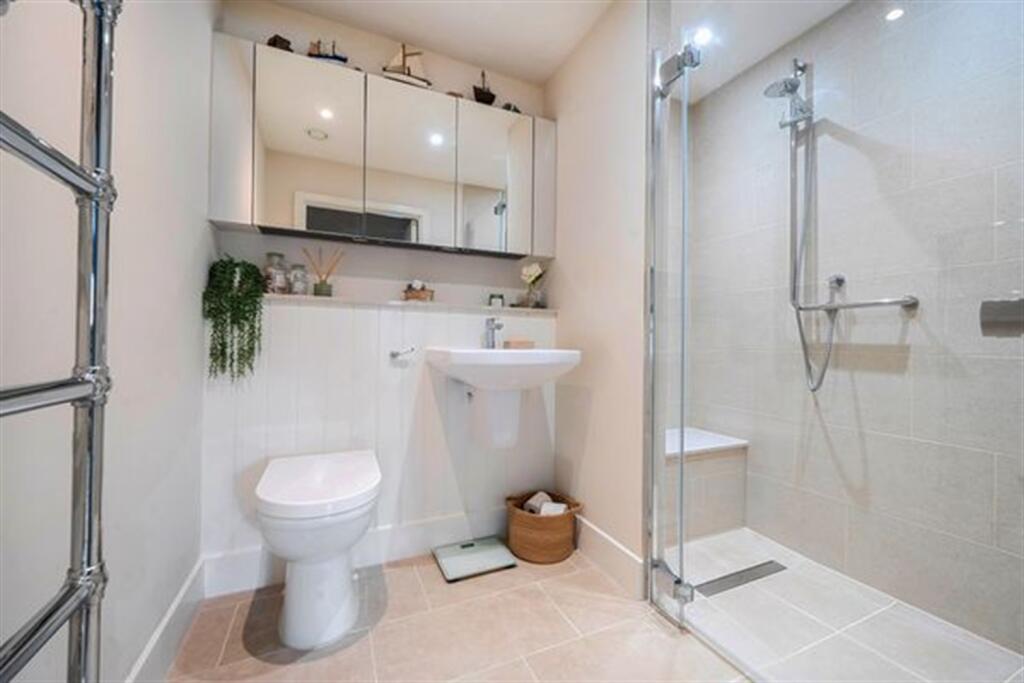 Apartment in Guildford - View 5