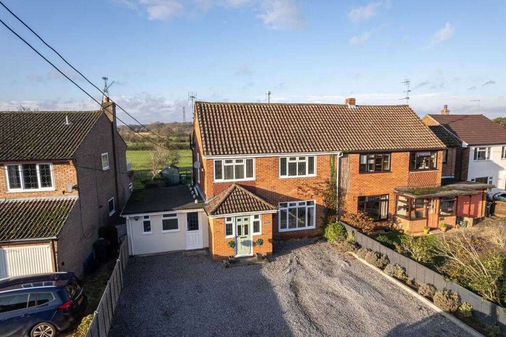 The Hurst, Winchfield, RG27 photo 2