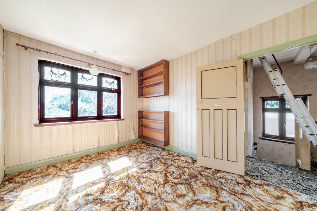 House in Dartford - More