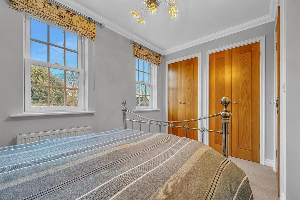 4 bedroom End Terrace Town House in Chichester - More