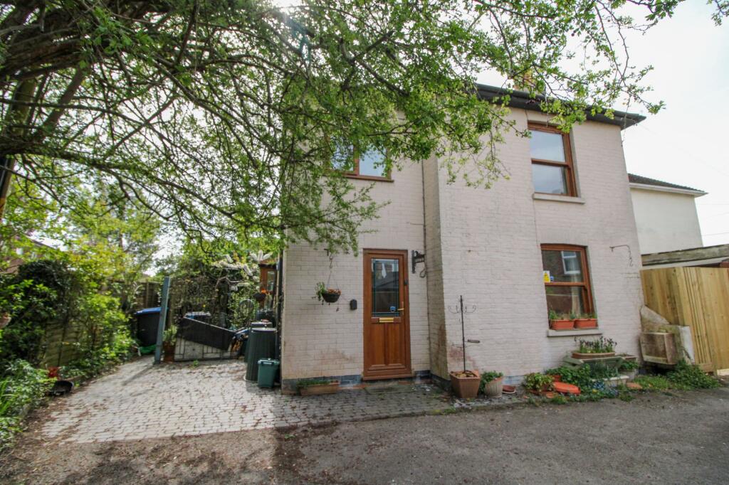 Main image of property: London Road, Burgess Hill, RH15