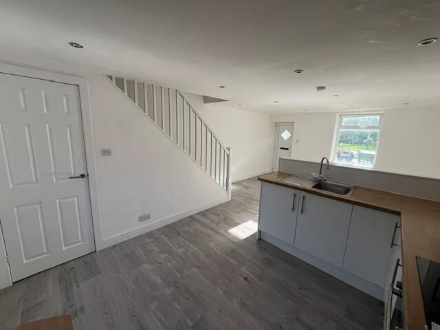 240 Bacup Road, Rossendale, Lancashire BB4 7LG photo 4