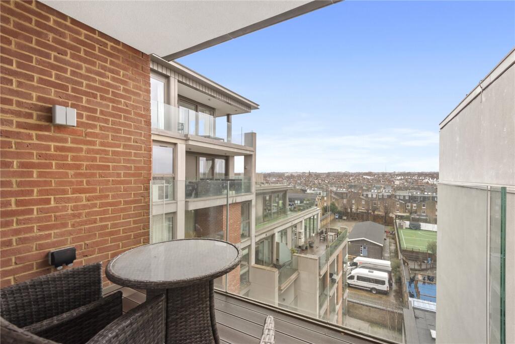 Balham High Road, London, SW17 photo 4