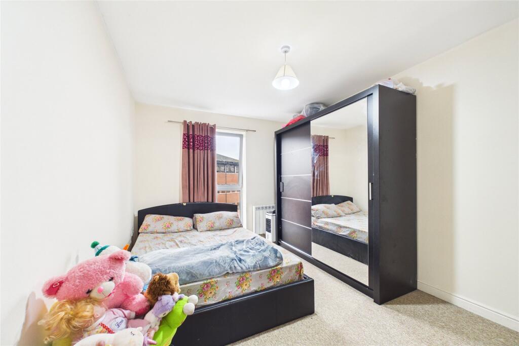 Kelvin Gate, Bracknell, Berkshire, RG12 - View 4