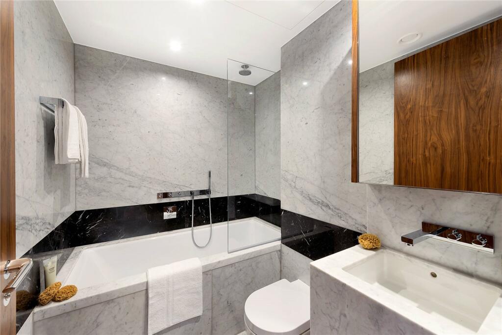 Apartment in London, Royal Borough of Kensington and Chelsea - More