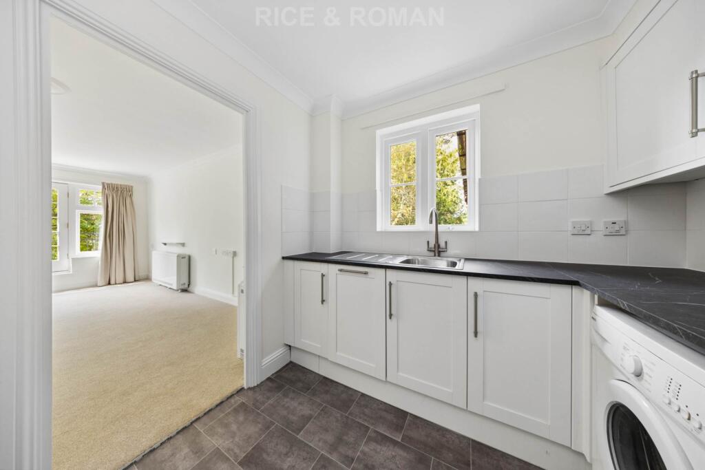 Apartment in Mole Valley, Leatherhead - View 5