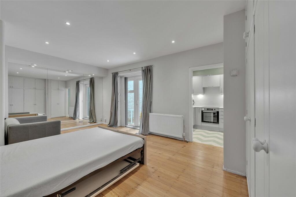 Studio flat for rent