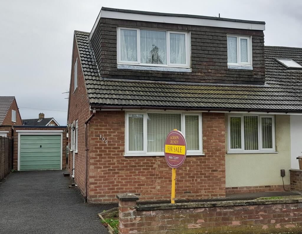3-bed semi-detached on Coppice Drive, Parklands, NN3 6NQ, £270,000