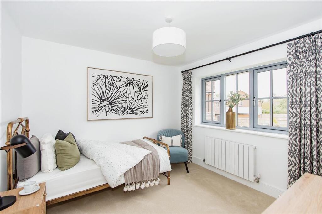 House in New Forest, New Milton - More