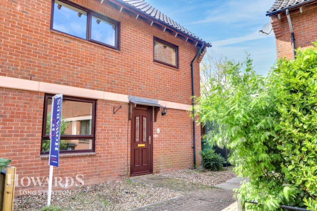 3-bed semi-detached on Chestnut Road, Pulham-St-Mary, £120,000