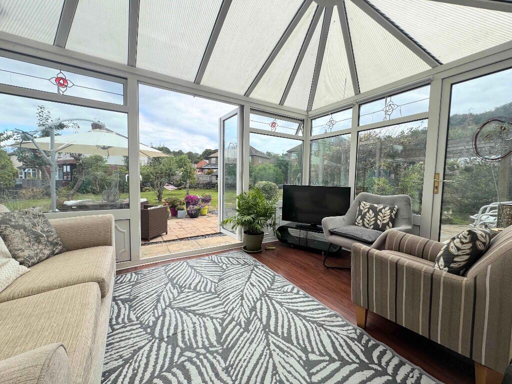 7 Sunnydale Avenue, Rastrick, HD6 3ES photo 4