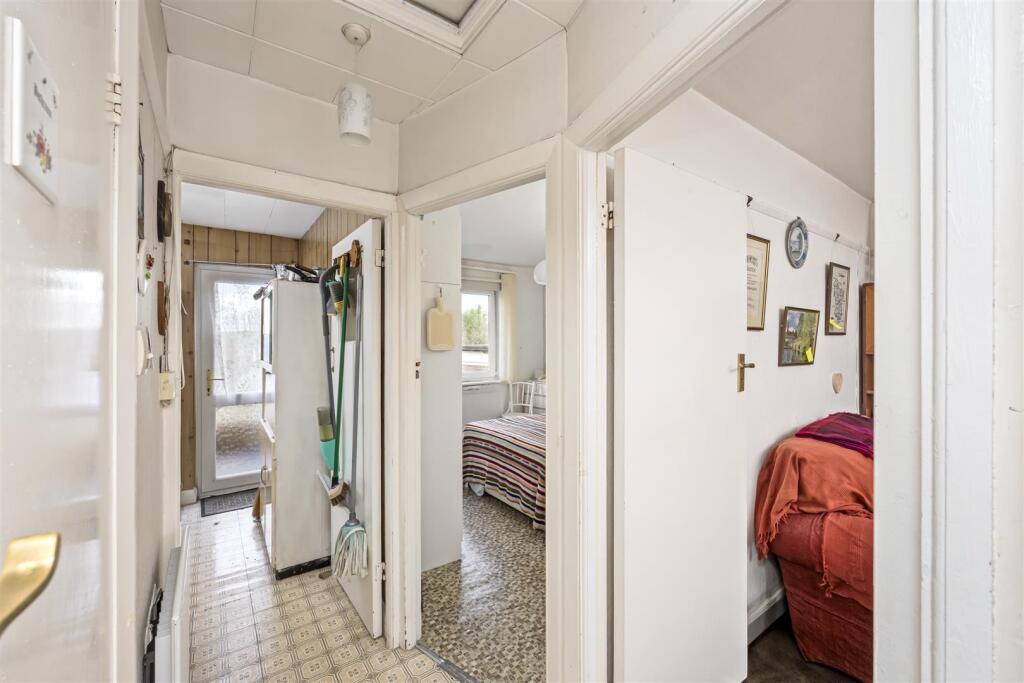 Greenfield Crescent, Patcham, Brighton photo 3
