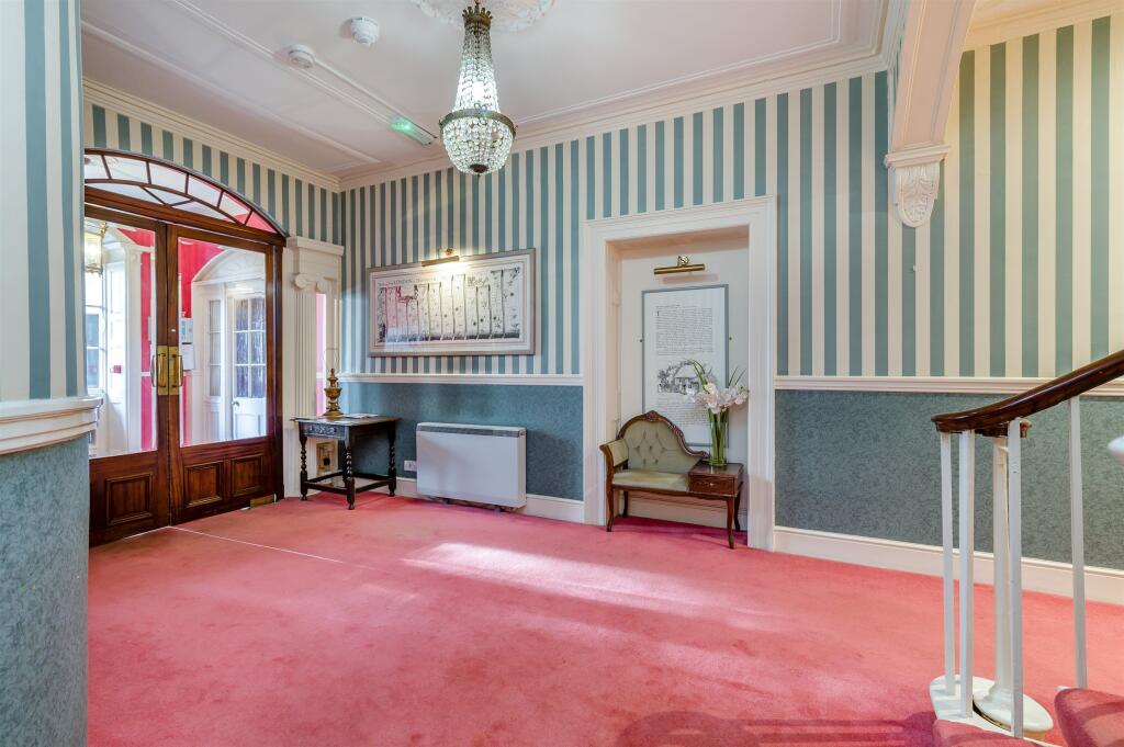 Apartment in Newport - More