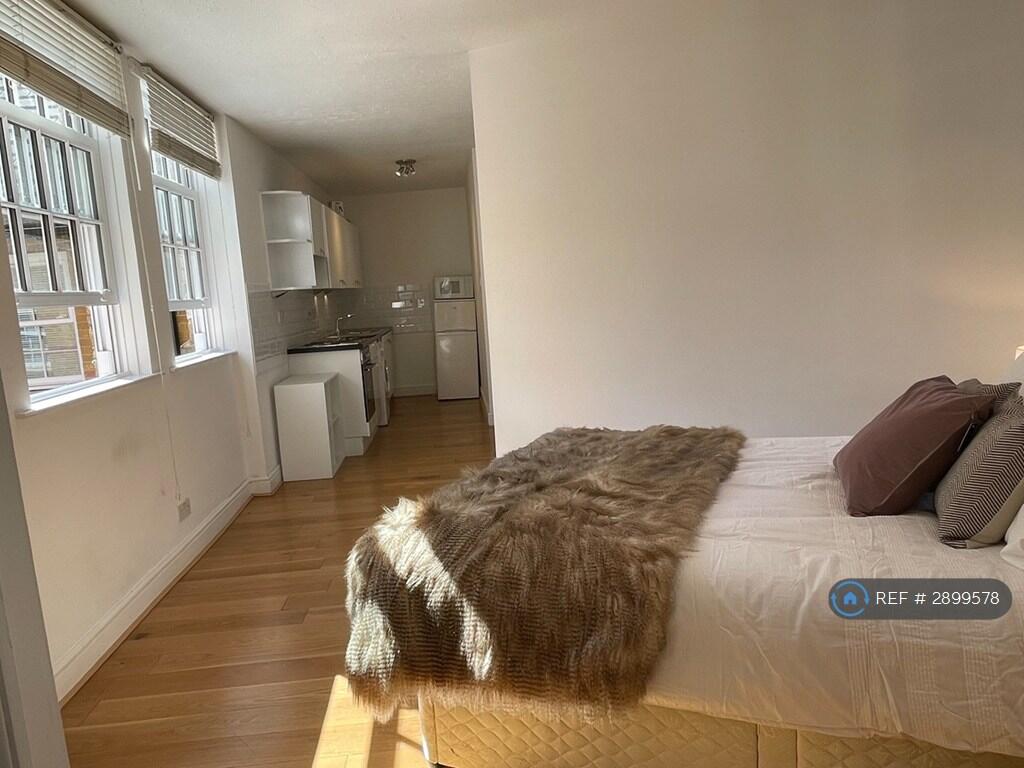 Studio flat for rent