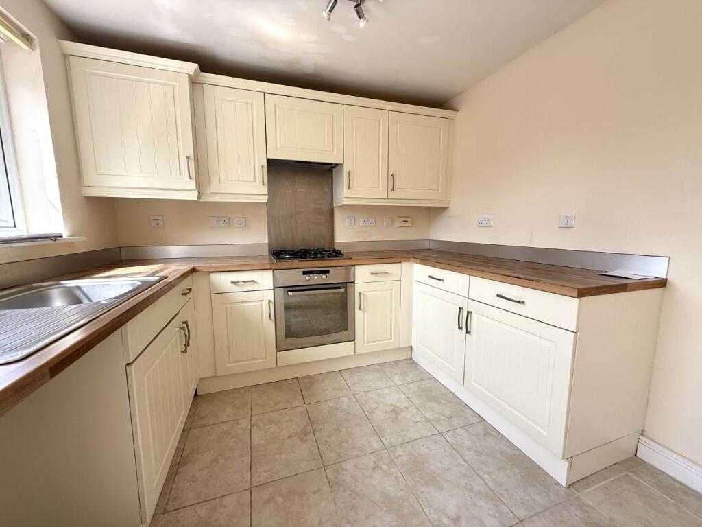 House in Newport - View 4